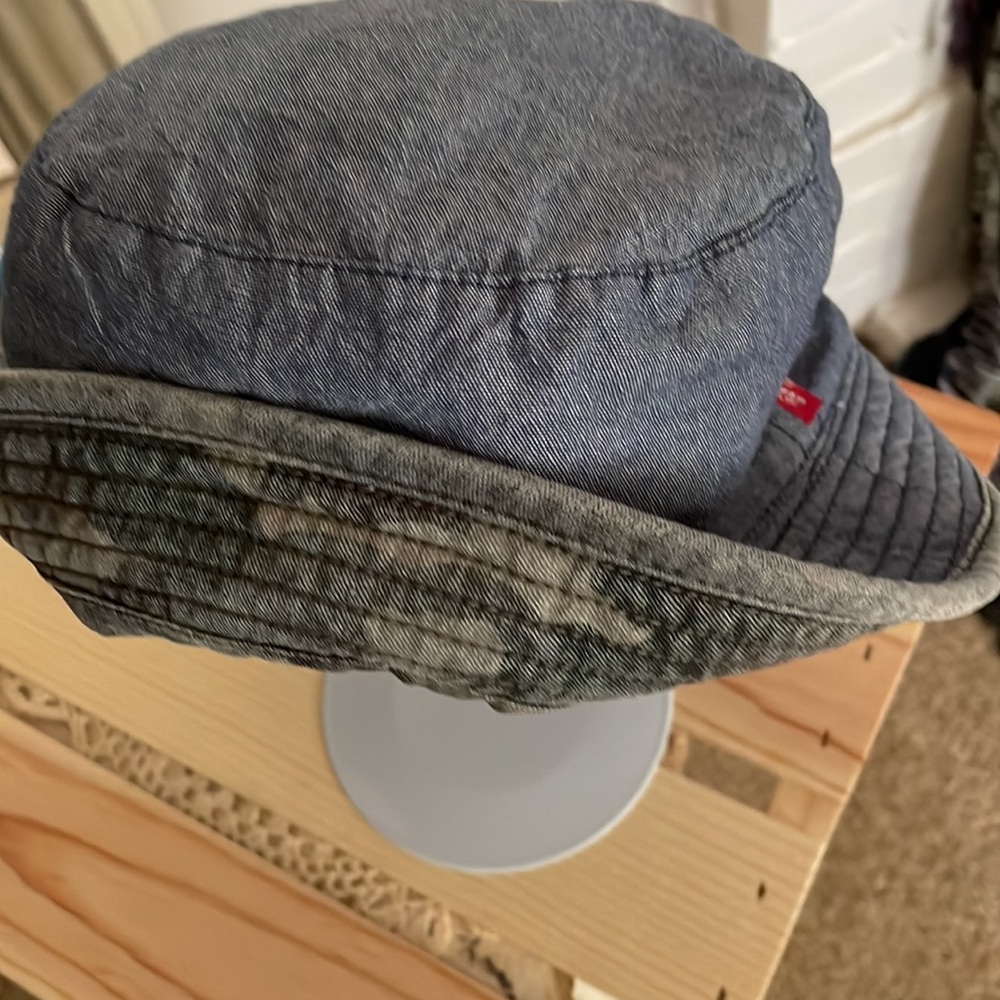 LEVI’S Camouflage / Denim Reversible Bucket Hat